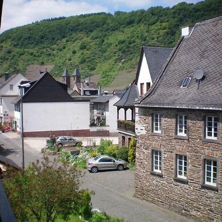 Mosel-Gastehaus Kirch Hotel Ernst Ruang foto